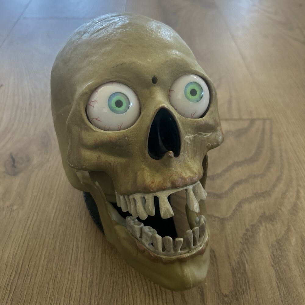 Vtg Gemmy Halloween Animated Scary Skull Eyes Light Jaw Moves Laughs